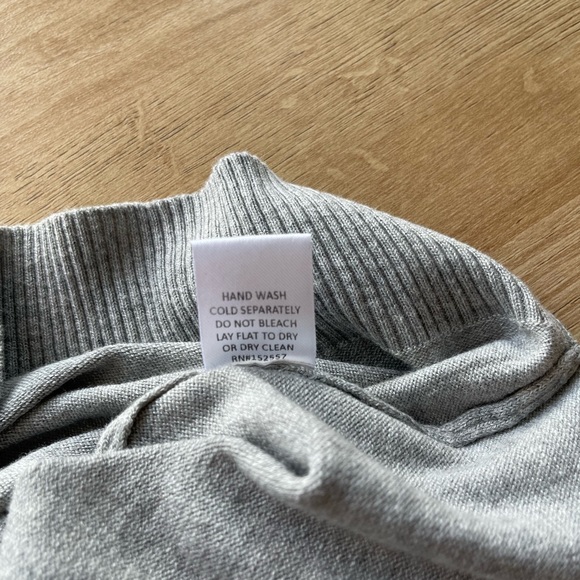 ROOLEE color block lightweight sweater - Size M - Picture 15 of 16